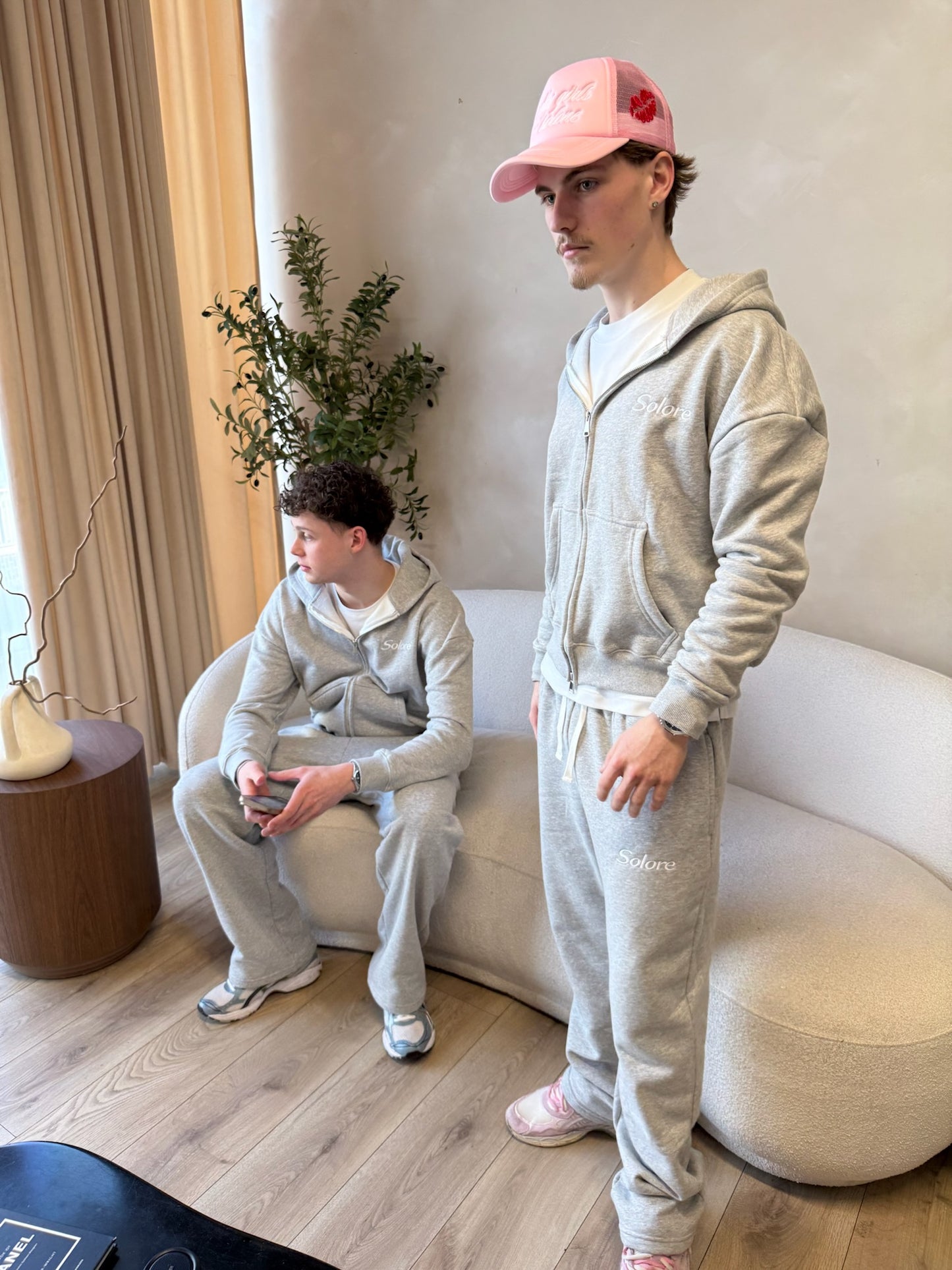 SOLORE ESSENTIAL ZIP HOODIE | GREY