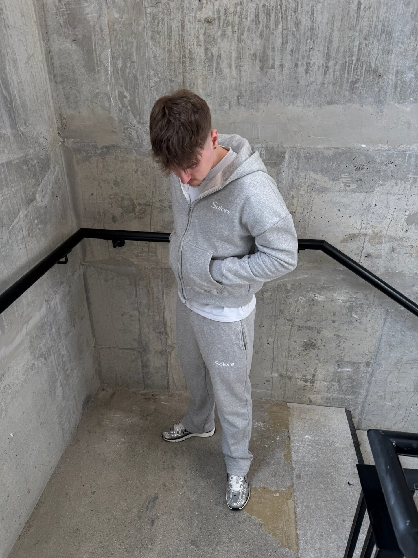 SOLORE ESSENTIAL ZIP HOODIE | GREY