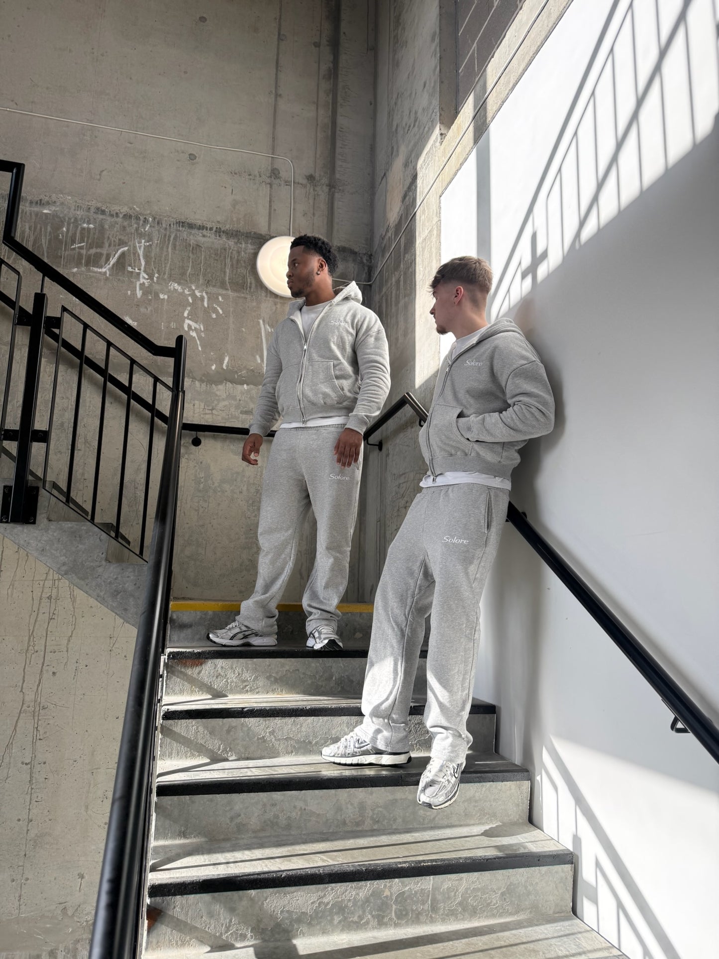 SOLORE ESSENTIAL ZIP HOODIE | GREY