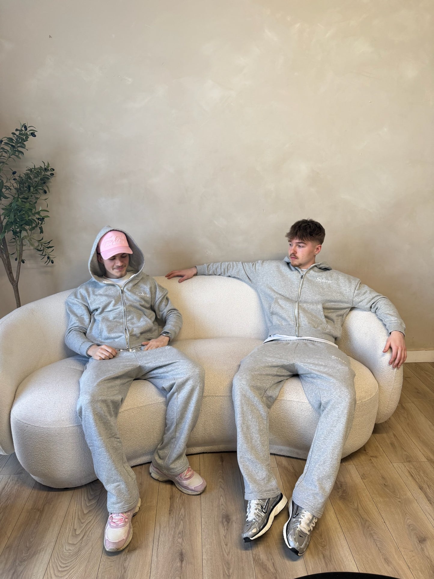 SOLORE ESSENTIAL ZIP HOODIE | GREY
